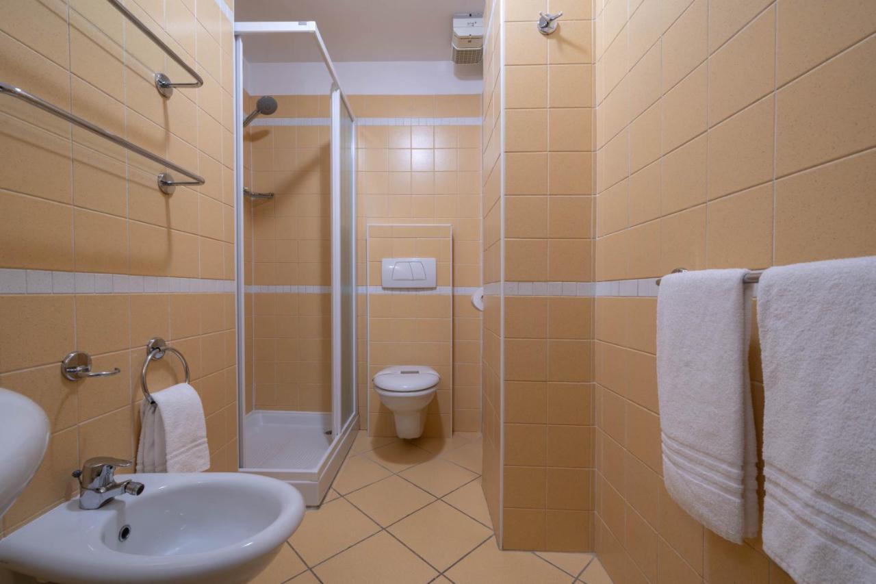 Aparthotel Capitol 4*